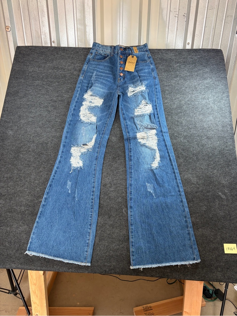 Vibrant Miu Women’s High-Rise Distressed Medium Wash Flare Jeans Size 5 NWT